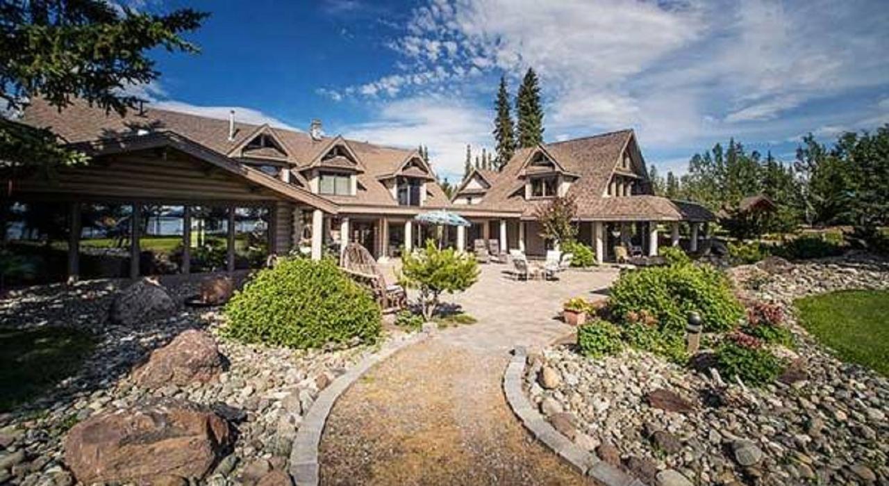 Retreat Wilderness Inn Nimpo Lake Exterior photo