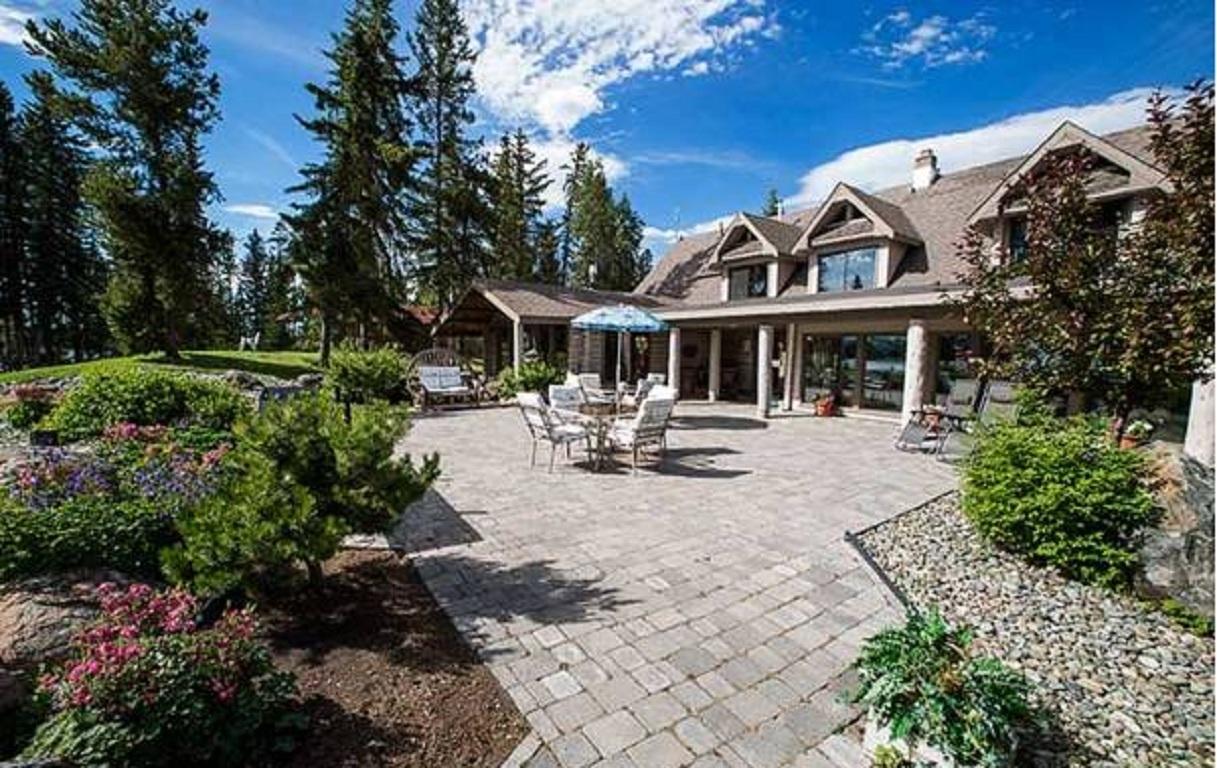 Retreat Wilderness Inn Nimpo Lake Exterior photo