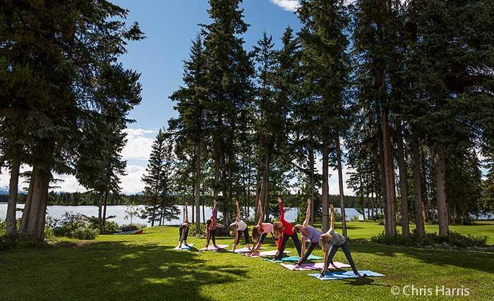 Retreat Wilderness Inn Nimpo Lake Exterior photo